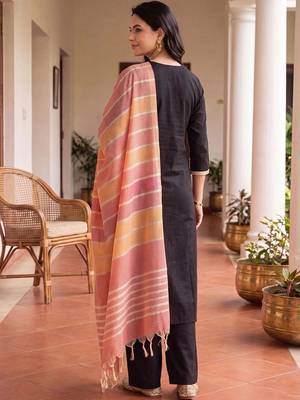 women ethnic motifs embroidered regular thread work kurta with palazzos & with dupatta 4