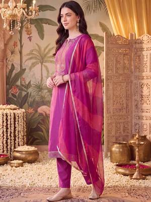 women ethnic motifs embroidered regular thread work kurta with trousers & with dupatta 1