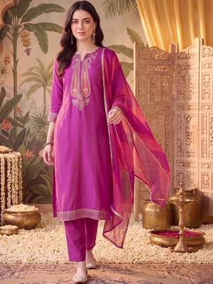 women ethnic motifs embroidered regular thread work kurta with trousers & with dupatta 6