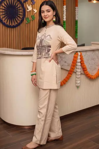 women printed regular kurta with trousers
