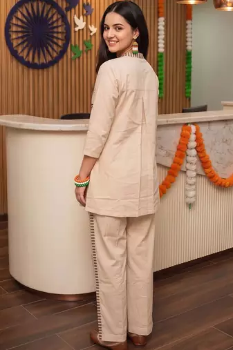 women printed regular kurta with trousers