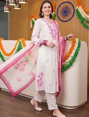 women floral embroidered regular thread work kurta with trousers & with dupatta 3