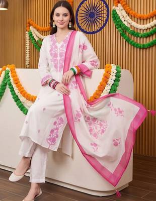 women floral embroidered regular thread work kurta with trousers & with dupatta 5
