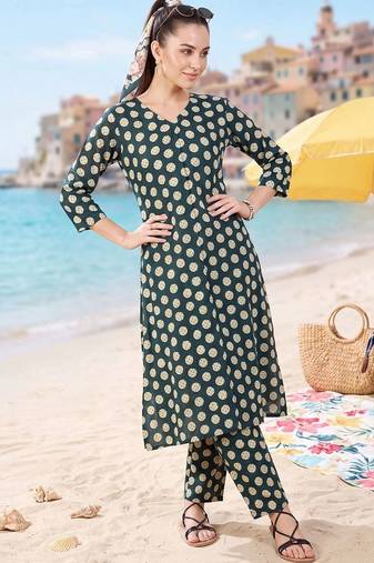 women printed regular cotton kurta with trousers