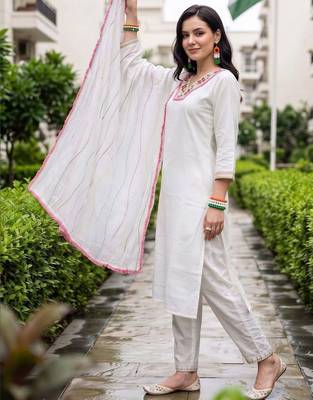 women ethnic motifs embroidered regular thread work kurta with trousers & with dupatta 3