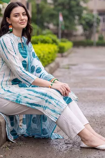 women dyed regular cotton kurta with trousers & with dupatta