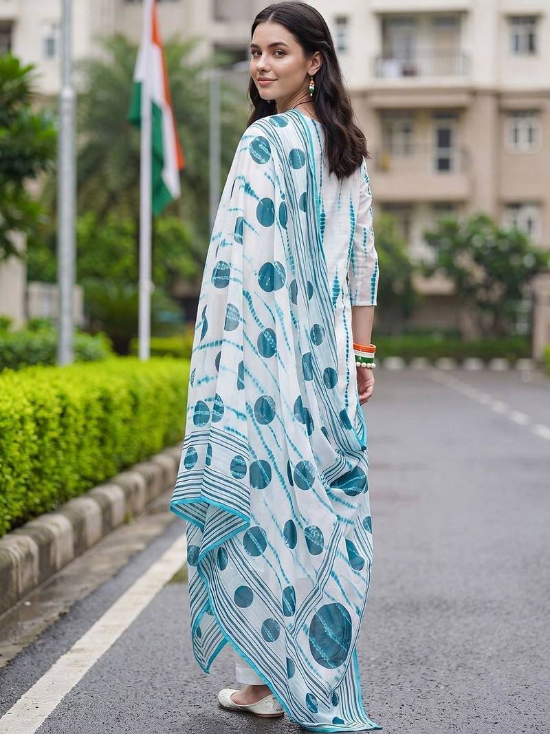 women dyed regular cotton kurta with trousers & with dupatta