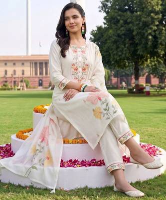 women floral embroidered regular thread work kurta with trousers & with dupatta 5