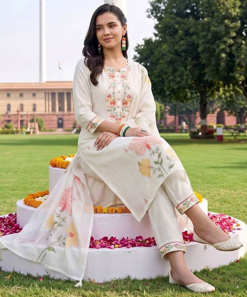 women floral embroidered regular thread work kurta with trousers & with dupatta