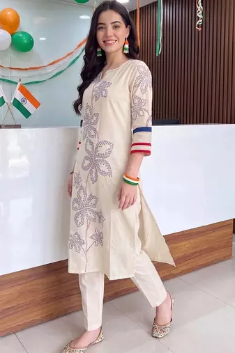 women floral printed regular kurta with trousers