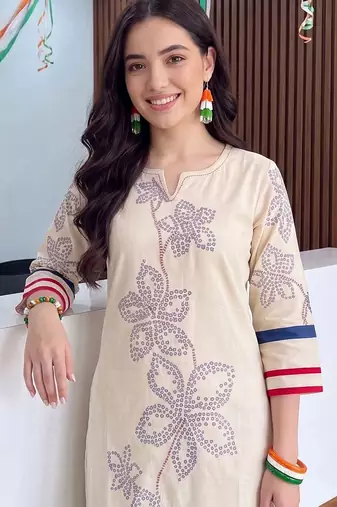 women floral printed regular kurta with trousers