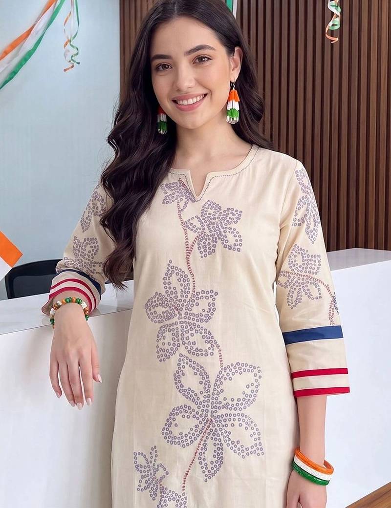 women floral printed regular kurta with trousers