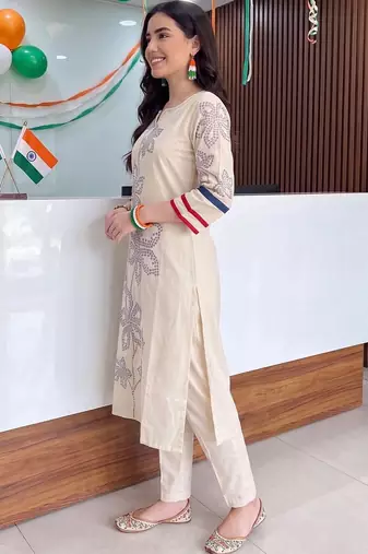 women floral printed regular kurta with trousers