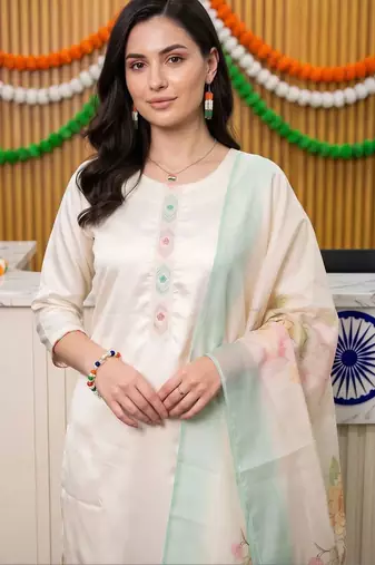 women floral printed regular thread work kurta with trousers & with dupatta