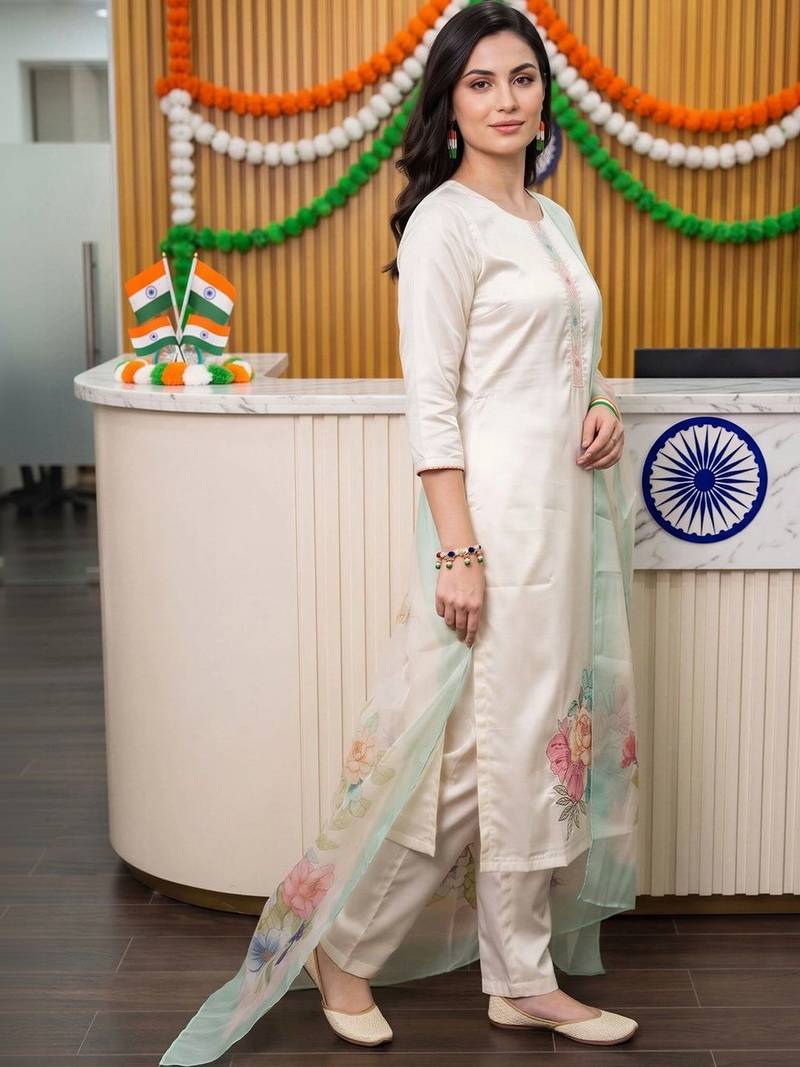 women floral printed regular thread work kurta with trousers & with dupatta
