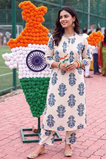 women ethnic motifs printed regular cotton kurta with trousers