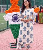 women ethnic motifs printed regular cotton kurta with trousers