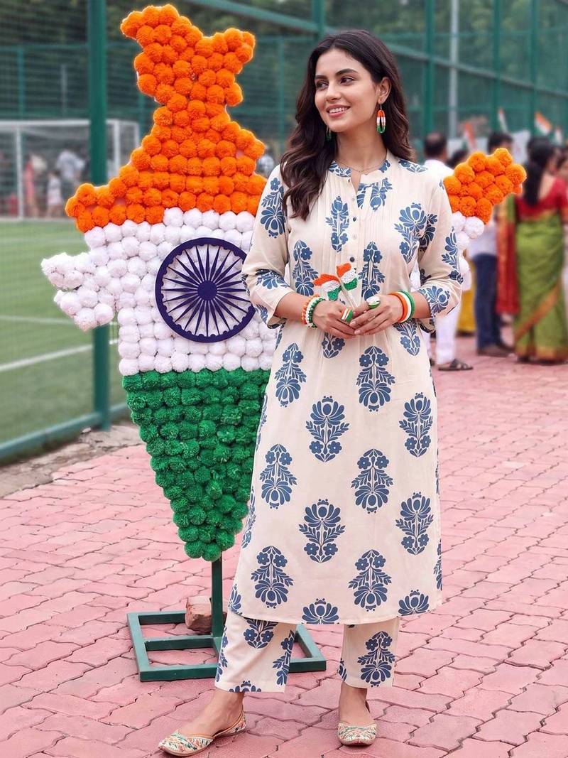 women ethnic motifs printed regular cotton kurta with trousers