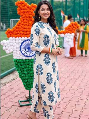 women ethnic motifs printed regular cotton kurta with trousers 4