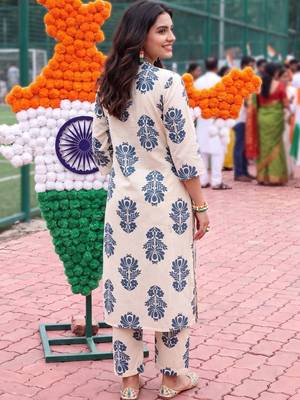 women ethnic motifs printed regular cotton kurta with trousers 6