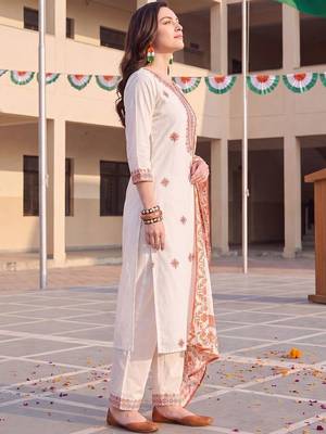 women ethnic motifs embroidered regular thread work cotton kurta with trousers & with dupatta 3