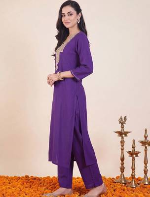 women ethnic motifs embroidered regular thread work kurta with trousers 5