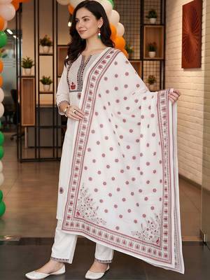 women ethnic motifs embroidered regular thread work cotton kurta with trousers & with dupatta 3