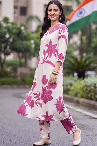 women floral printed regular kurta with trousers
