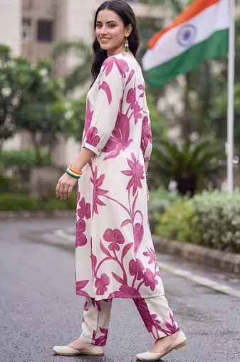 women floral printed regular kurta with trousers