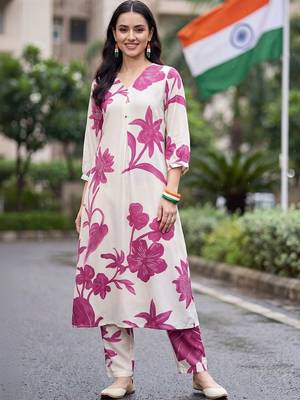 women floral printed regular kurta with trousers 6
