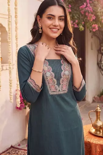 women ethnic motifs embroidered regular thread work kurta with trousers