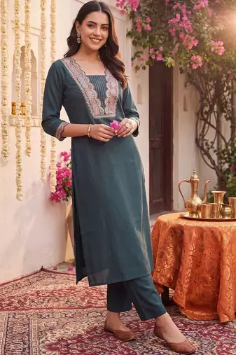 women ethnic motifs embroidered regular thread work kurta with trousers