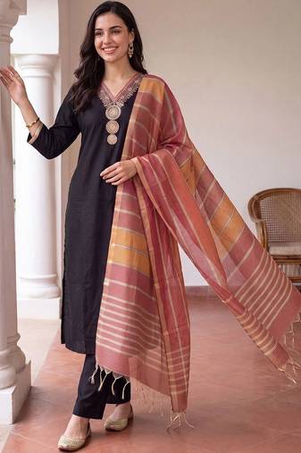 women ethnic motifs embroidered regular thread work kurta with trousers & with dupatta
