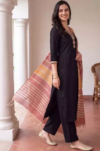 women ethnic motifs embroidered regular thread work kurta with trousers & with dupatta