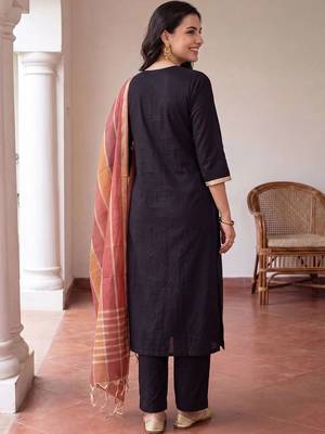 women ethnic motifs embroidered regular thread work kurta with trousers & with dupatta 4