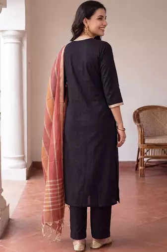 women ethnic motifs embroidered regular thread work kurta with trousers & with dupatta
