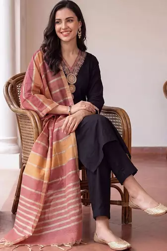 women ethnic motifs embroidered regular thread work kurta with trousers & with dupatta