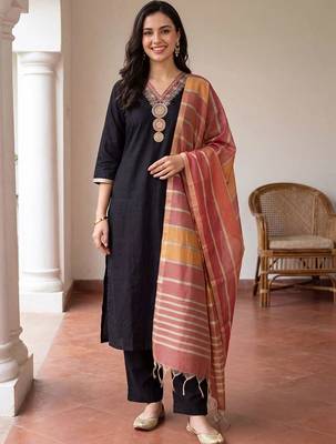 women ethnic motifs embroidered regular thread work kurta with trousers & with dupatta 6