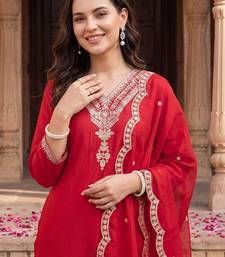 women ethnic motifs embroidered regular liva kurta with trousers & with dupatta