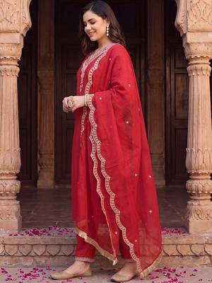 women ethnic motifs embroidered regular liva kurta with trousers & with dupatta 4