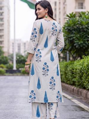 women floral printed regular kurta with trousers 4