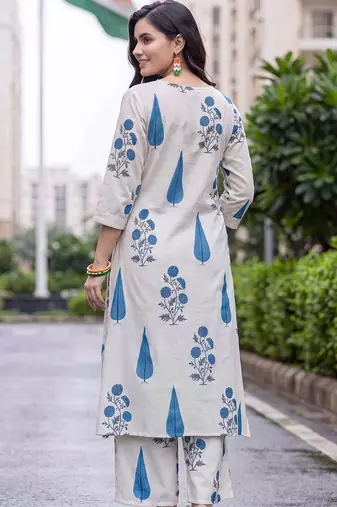 women floral printed regular kurta with trousers