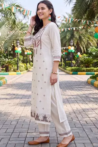 women ethnic motifs embroidered regular thread work cotton kurta with trousers & with dupatta