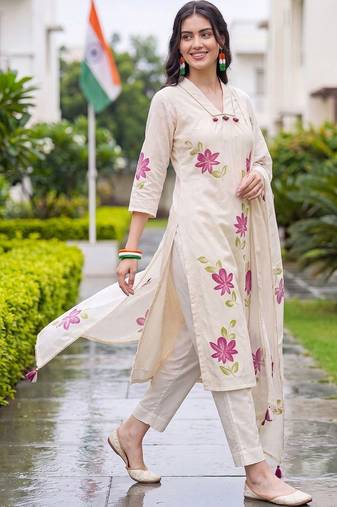 women floral printed regular cotton kurta with trousers & with dupatta