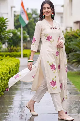 women floral printed regular cotton kurta with trousers & with dupatta