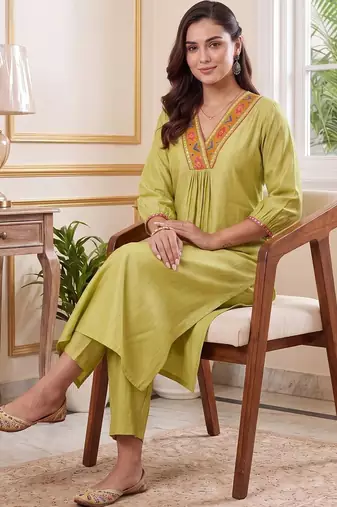 women ethnic motifs embroidered regular thread work liva kurta with trousers