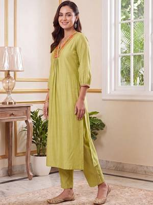 women ethnic motifs embroidered regular thread work liva kurta with trousers 2