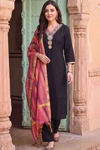women ethnic motifs embroidered regular thread work kurta with trousers & with dupatta