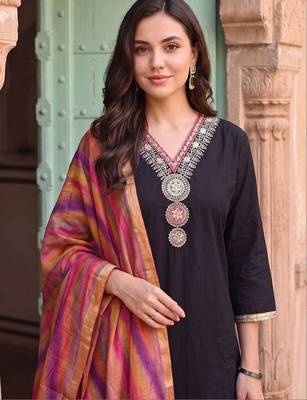 women ethnic motifs embroidered regular thread work kurta with trousers & with dupatta 2