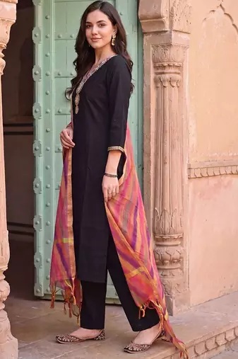 women ethnic motifs embroidered regular thread work kurta with trousers & with dupatta